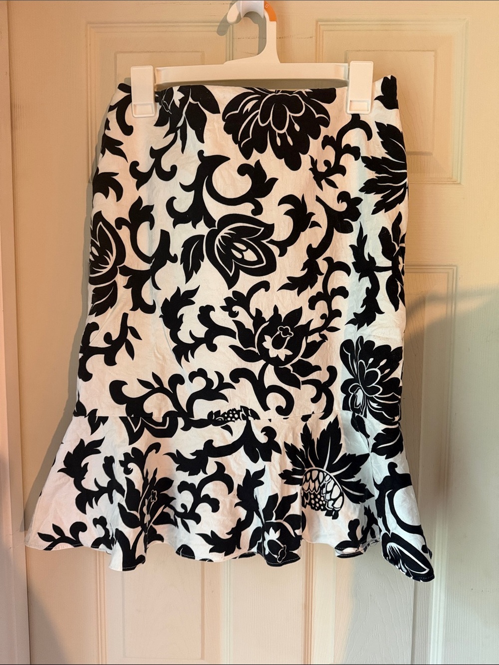 White House Black Market Black & White Floral A-Line Ruffle-Hem Skirt